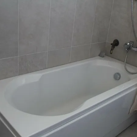 Byalata Kashta Mineralni Bani